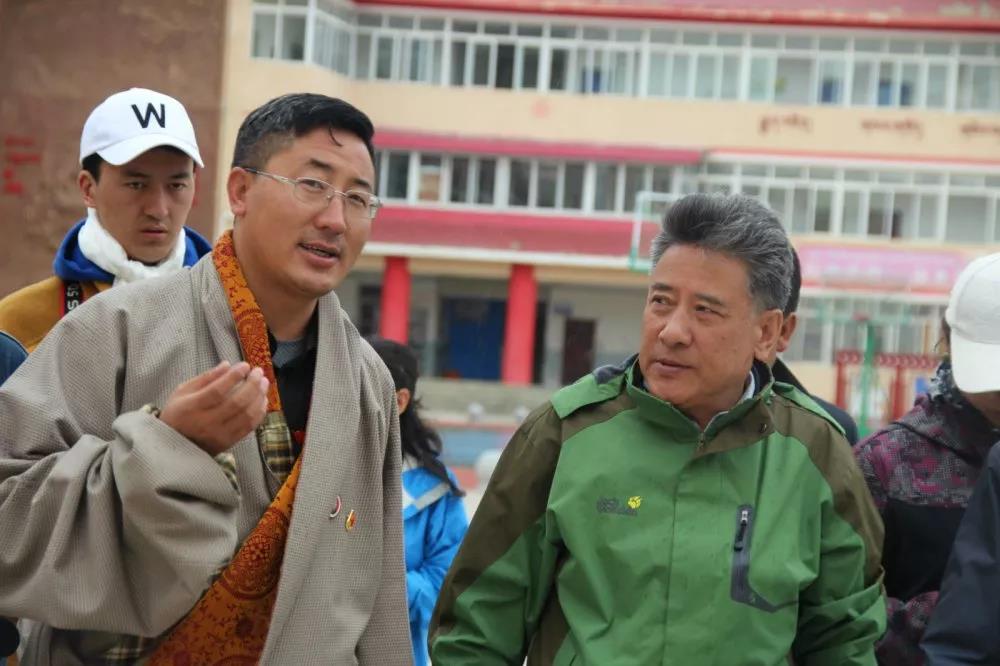 厲害了，央視媒體走進若爾蓋藏文中學(xué)
