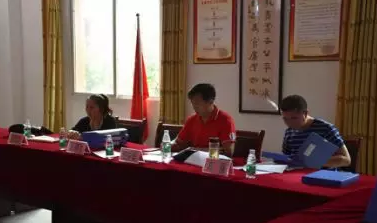 石河中學(xué)接受市“全國校園足球特色學(xué)?！痹u估檢查