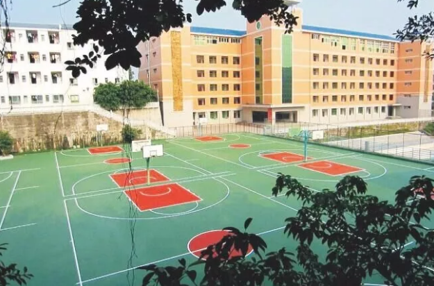 渠縣中學(xué)地理位置在哪兒？