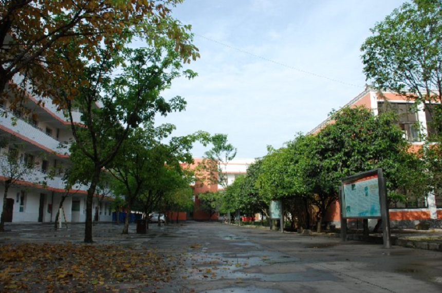 大邑中學聯(lián)系方式是多少？