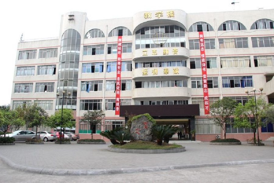 平樂中學(xué)近幾年的中考錄取分?jǐn)?shù)線是多少？