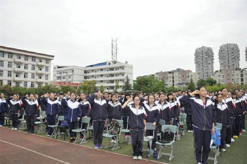 龍泉二中網(wǎng)址是什么？