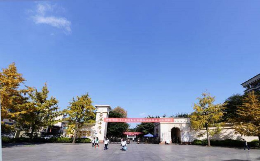 雙流中學(xué)是一所什么性質(zhì)的學(xué)校？