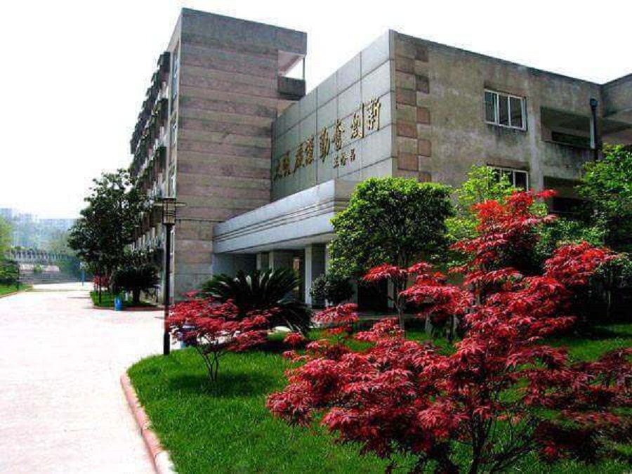 四川省科學(xué)城第一中學(xué)校園環(huán)境怎么樣？