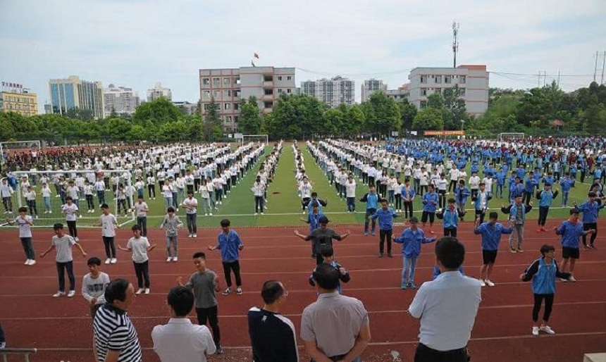 樂至中學地址在哪里？