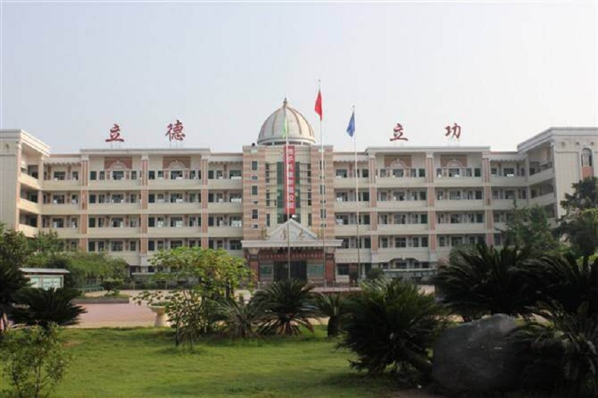 伍隍中學(xué)師資怎么樣？