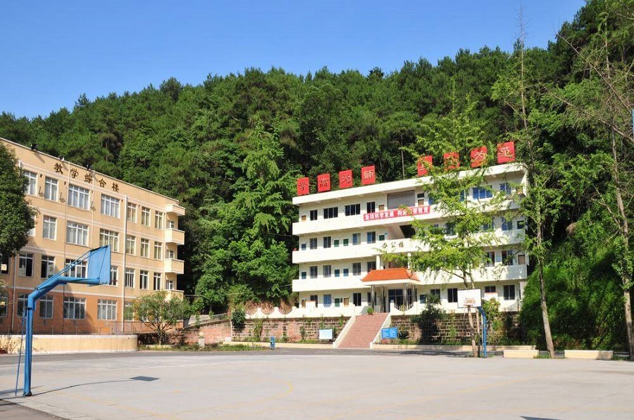 樂山四中地址在哪里？