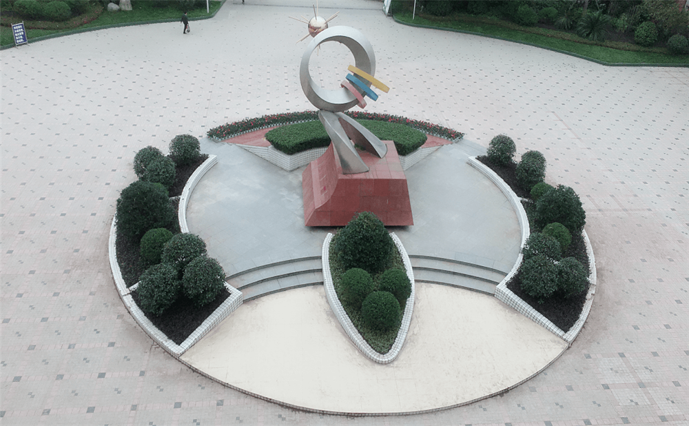 內(nèi)江六中是公辦學(xué)校嗎？