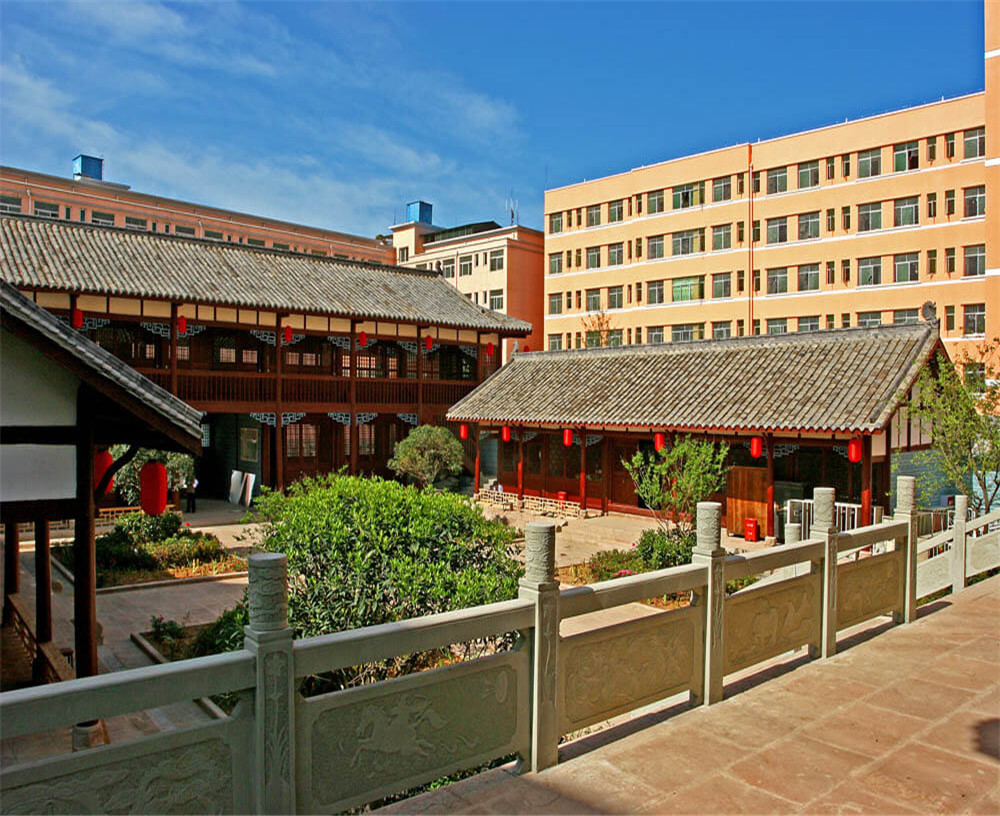 劍閣中學(xué)學(xué)校環(huán)境怎么樣？