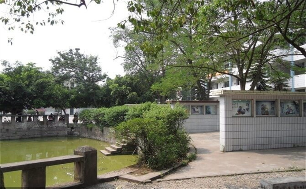 自貢市牛佛中學(xué)2020年的收費標準