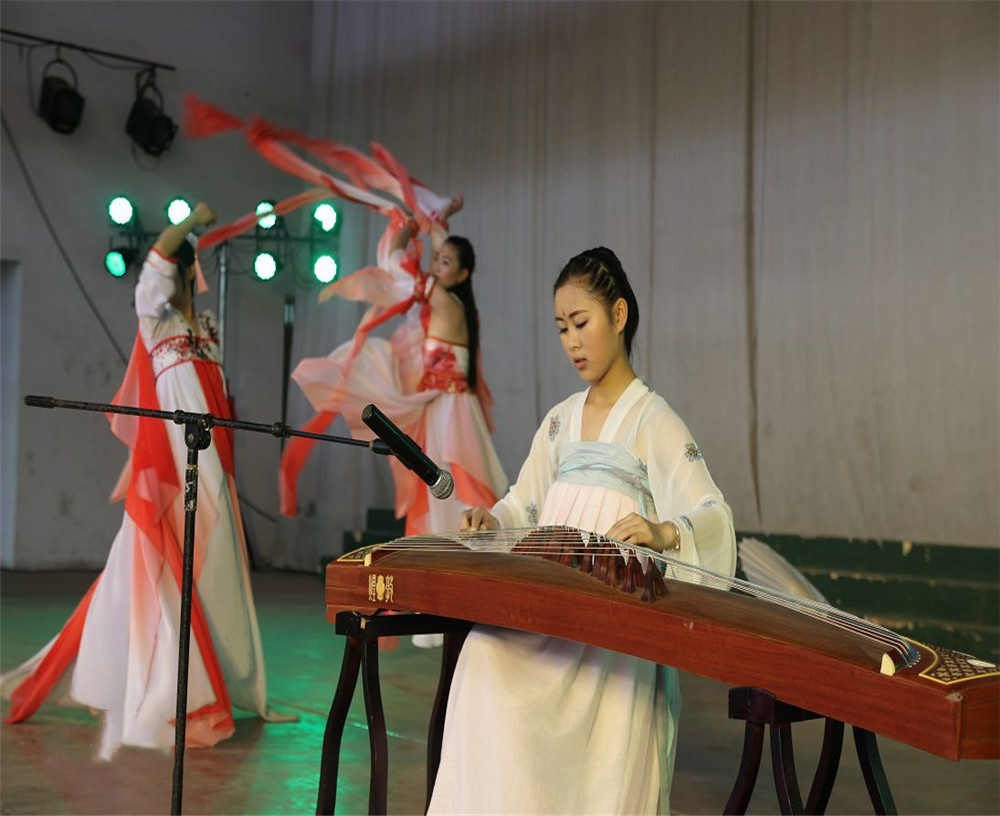 渠縣中學(xué)學(xué)校的環(huán)境怎么樣？
