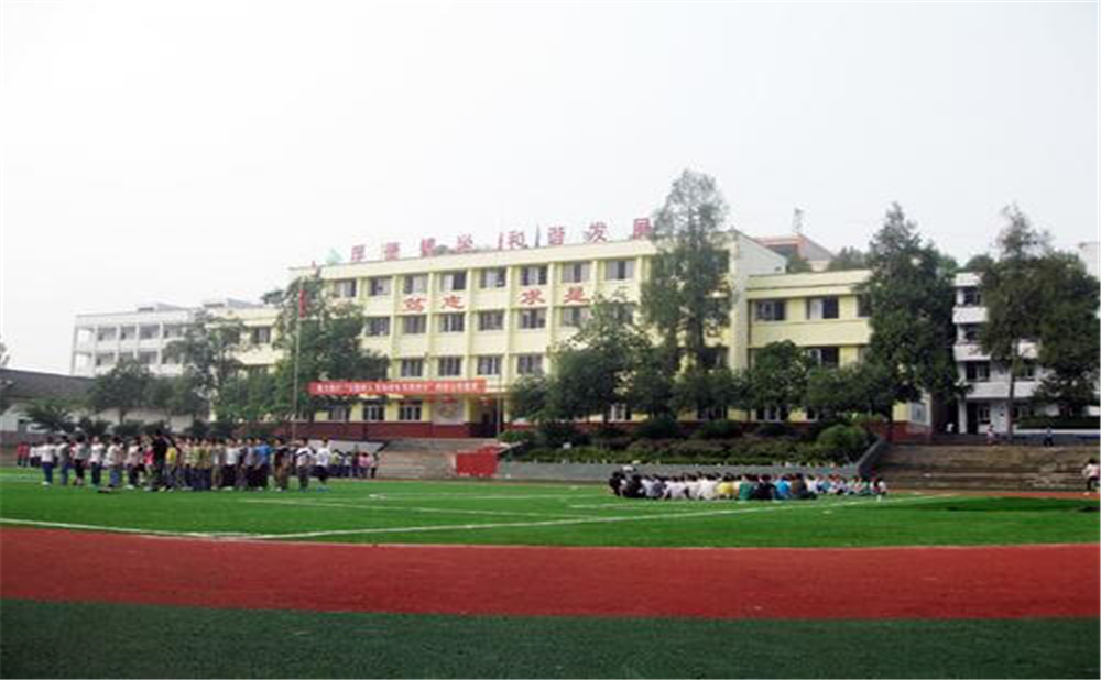 巴州區(qū)茶壩中學(xué)學(xué)校環(huán)境怎么樣？