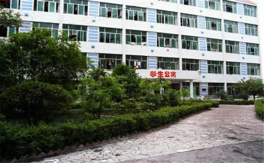 威遠(yuǎn)龍會(huì)中學(xué)2020年學(xué)校學(xué)費(fèi)多少錢一年？