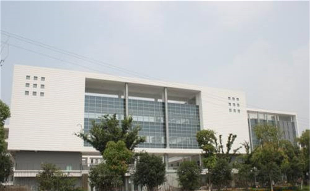 武勝飛龍中學(xué)是一所公辦學(xué)校嗎？