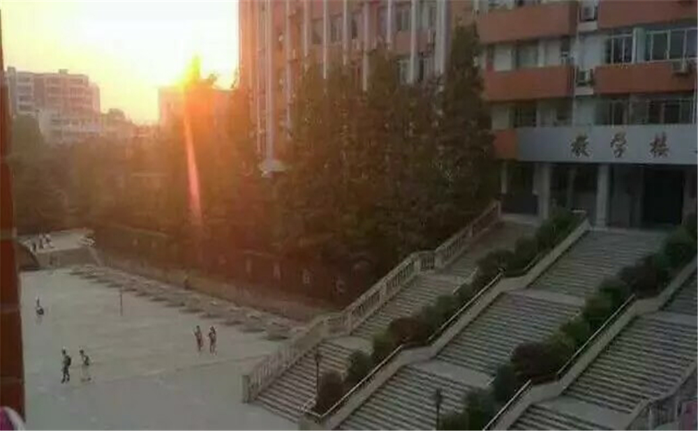 南充十一中學(xué)校環(huán)境怎么樣？