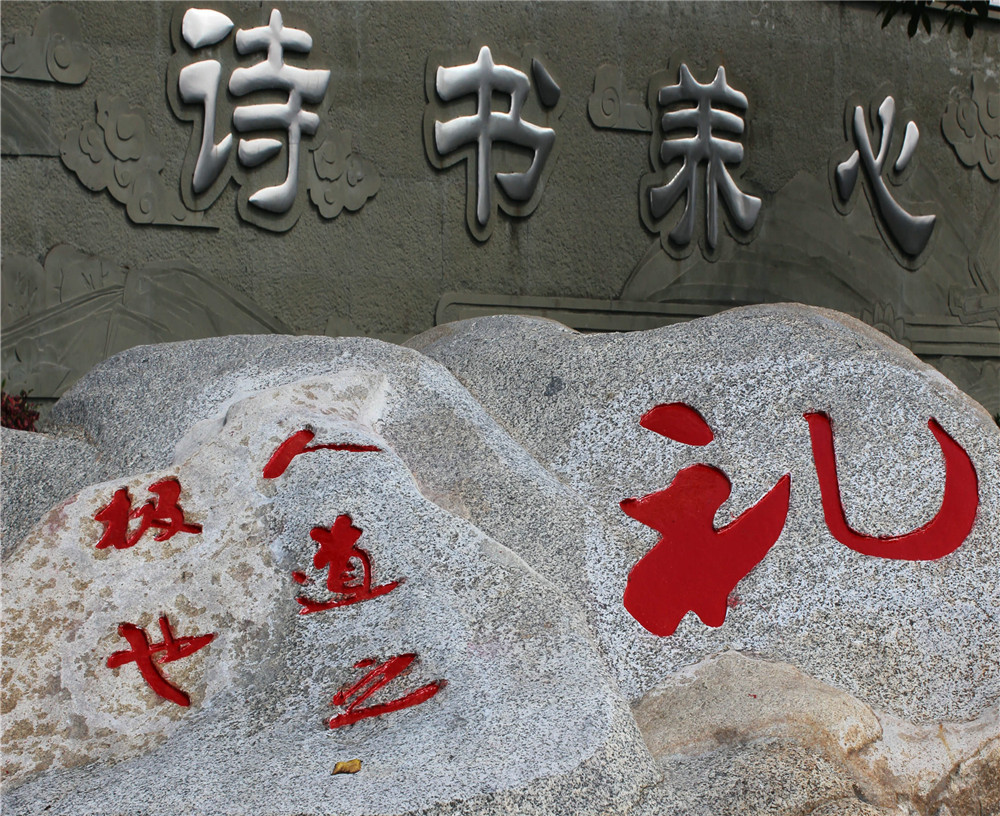 攀枝花市大河中學(xué)校招辦電話是多少？