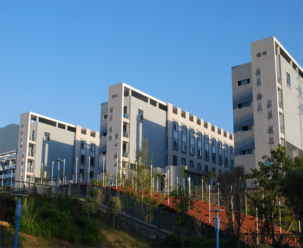 四川省米易學校招辦電話是多少？