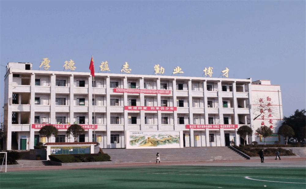 南充市李渡中學(xué)學(xué)校環(huán)境怎么樣？