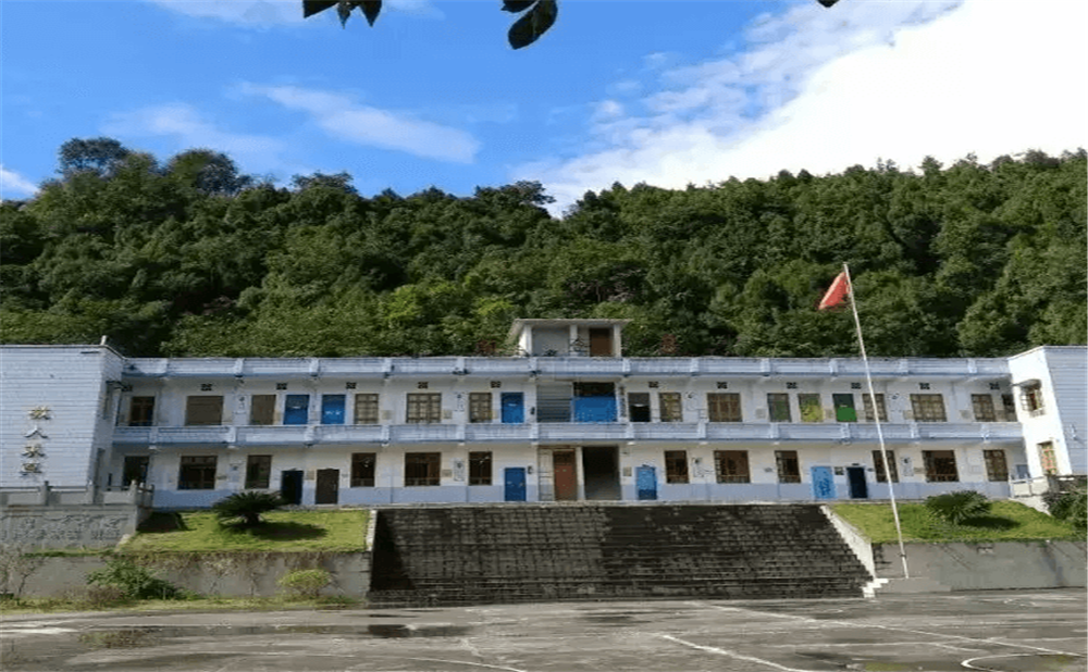 閬中市二龍中學(xué)學(xué)校環(huán)境怎么樣？