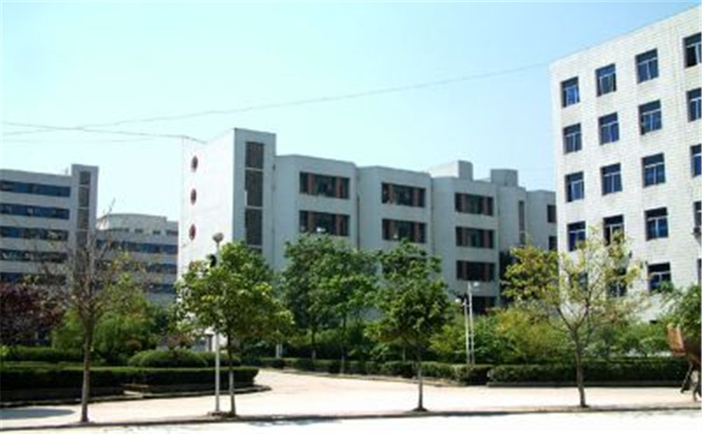 廣安友誼中學(xué)2020年的收費(fèi)標(biāo)準(zhǔn)是多少？