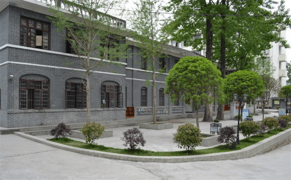 閬中市柏埡中學(xué)學(xué)校招辦電話是多少？