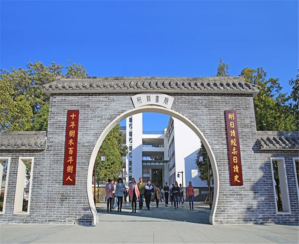 西昌市第二中學(xué)2020年的收費(fèi)標(biāo)準(zhǔn)是多少？