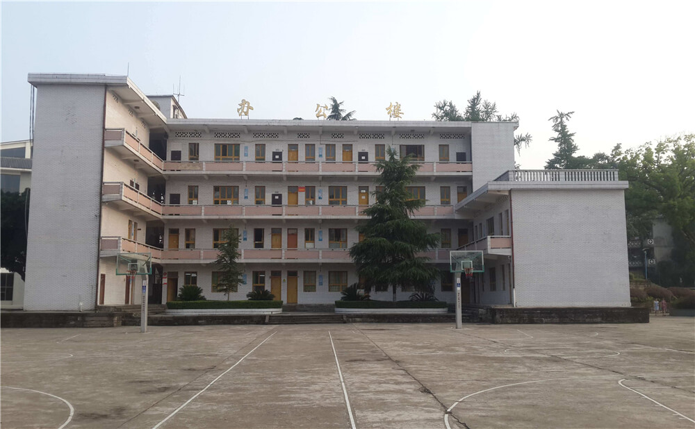 蓬安中學(xué)學(xué)校環(huán)境怎么樣？