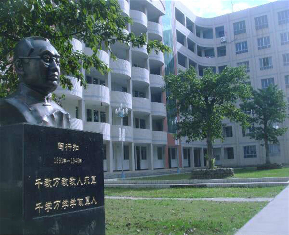西昌市第六中學(xué)學(xué)校招辦電話是多少？