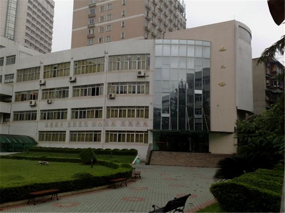 成都市鹽道街中學2020年的錄取分數(shù)線是多少？