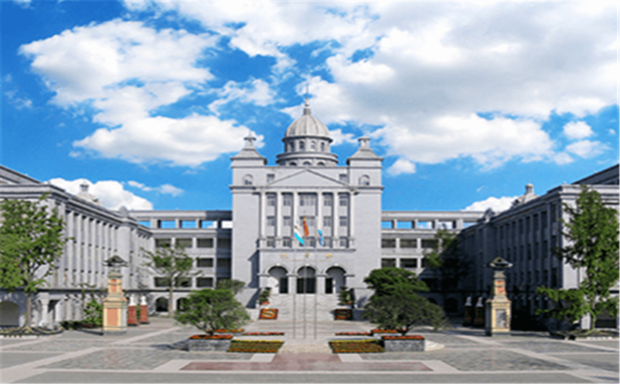 成都石室外國語學校每年的學費多少錢？