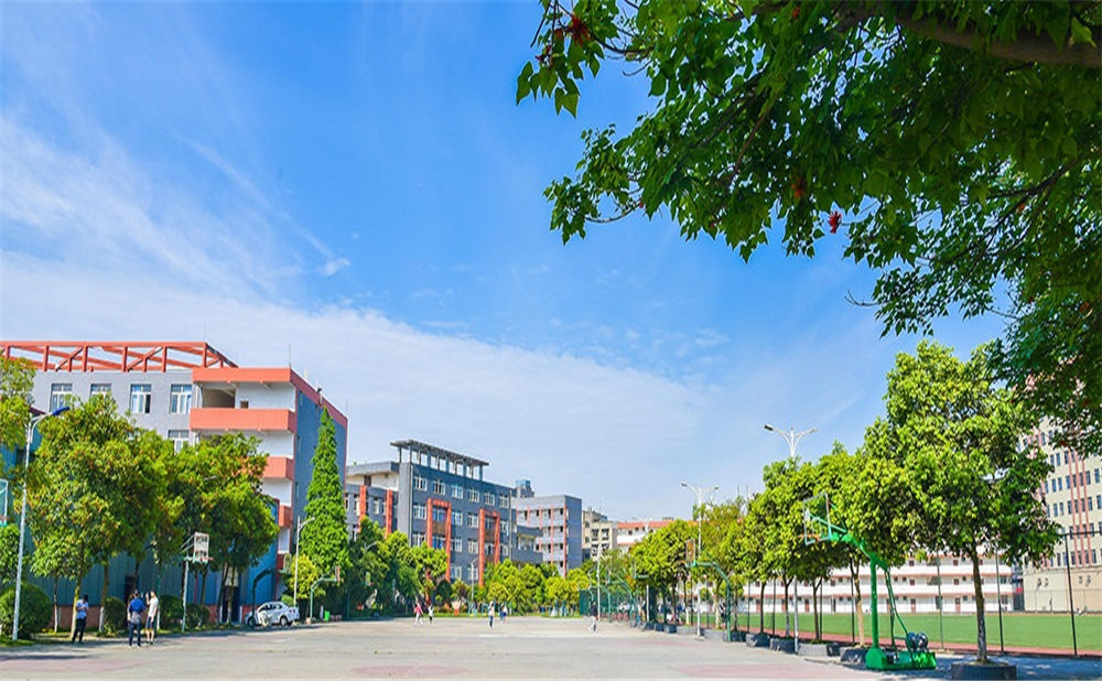 川科外國(guó)語(yǔ)學(xué)校的高中怎么樣？