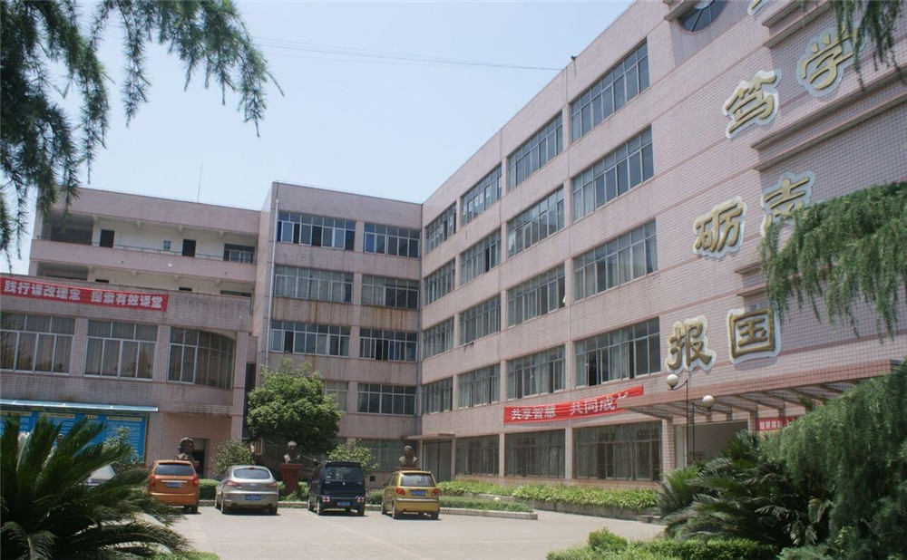 高埂中學(xué)高中部的錄取分?jǐn)?shù)是多少？