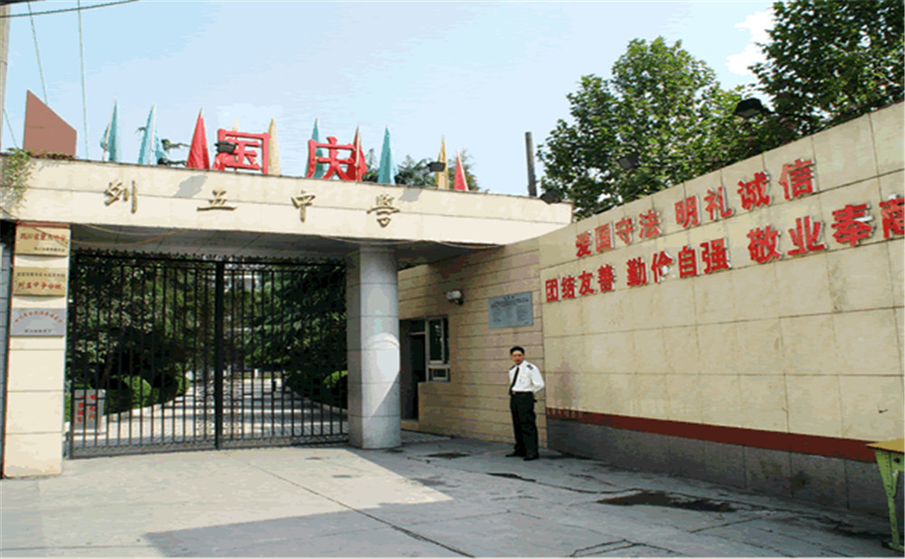 成都列五中學(xué)高中部的錄取分?jǐn)?shù)是多少？