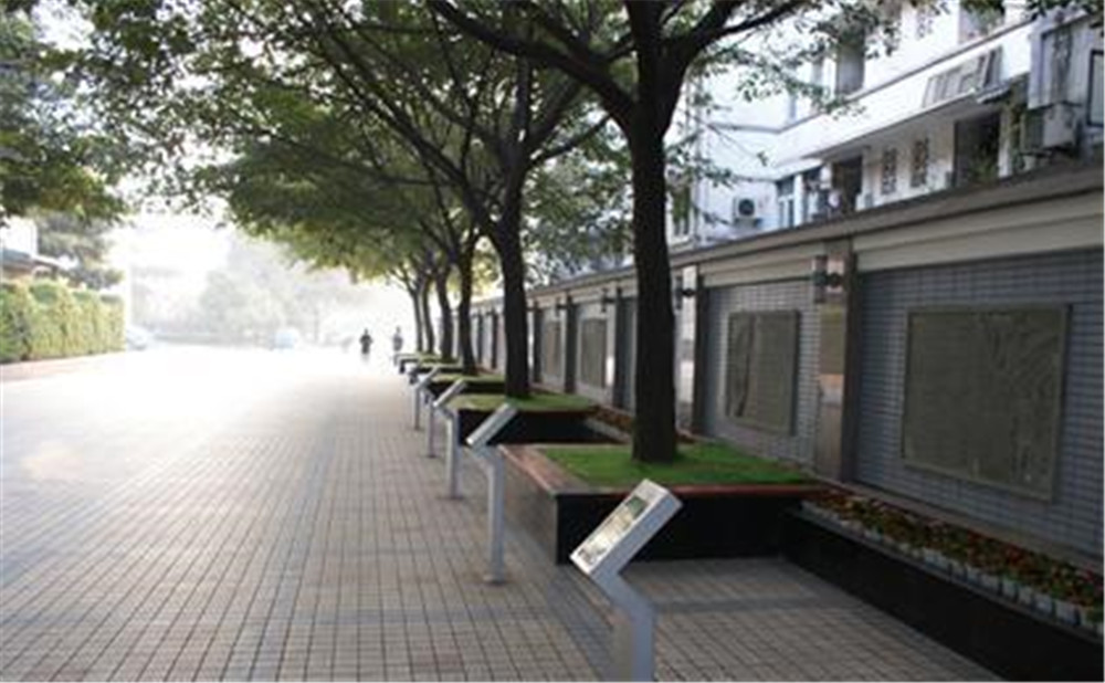 成都市田家炳中學(xué)外招生一年的學(xué)費(fèi)是多少？