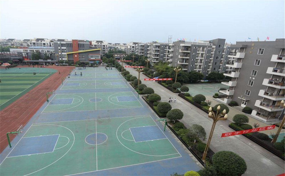 大彎中學(xué)去年的錄取分數(shù)線是多少？
