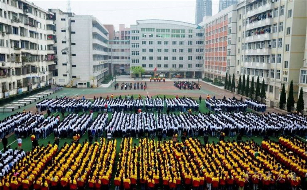 陽安中學(xué)招生一年的學(xué)費(fèi)是多少？