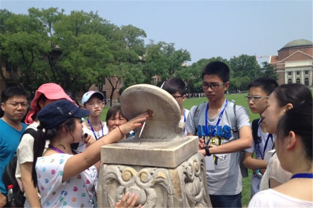成都七中嘉祥外國(guó)語學(xué)校近三年的錄取分?jǐn)?shù)是多少？