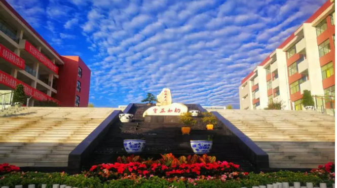 北京第二外國語學院成都附屬中學近三年的錄取分數(shù)線？