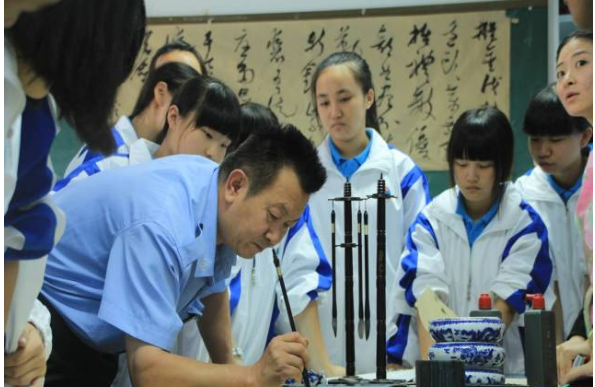 武侯高級(jí)中學(xué)的學(xué)費(fèi)是多少錢？