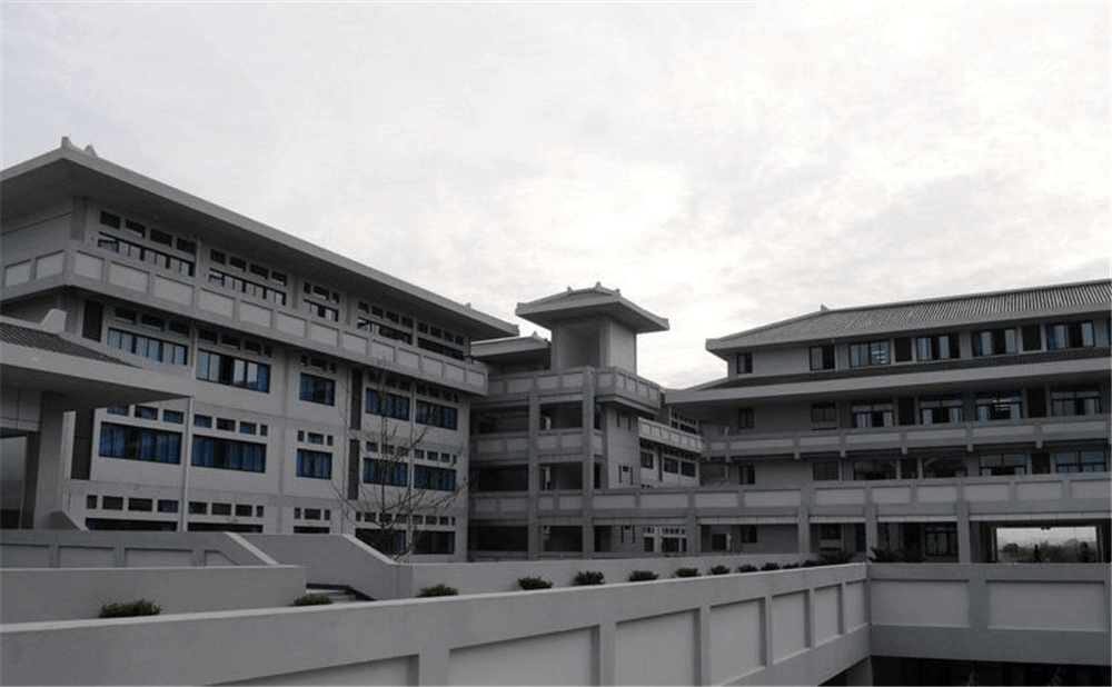成都石室中學(xué)北湖校區(qū)的高中住宿怎么樣？