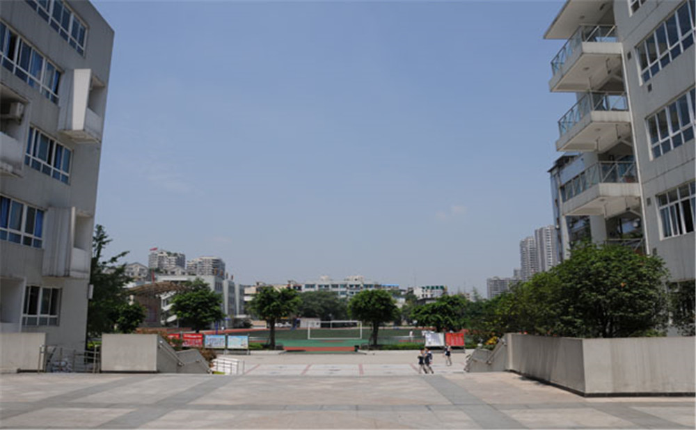 成都鐵路中學近三年的錄取分數(shù)是多少？