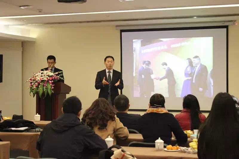 成都西雅美途外國語聯(lián)合學校的學費是多少？