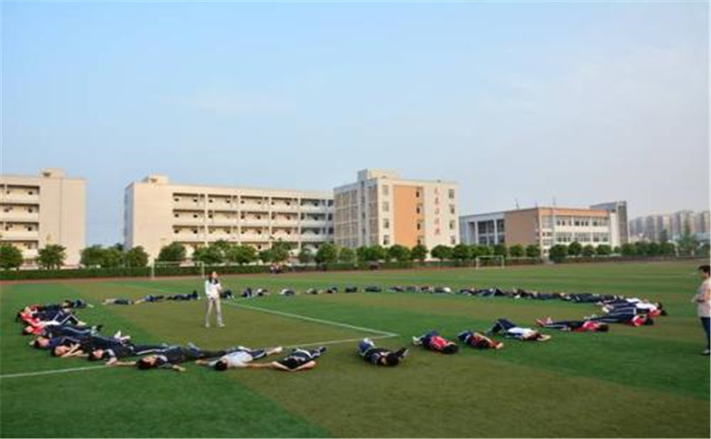 郫縣四中高中宿舍怎么樣？