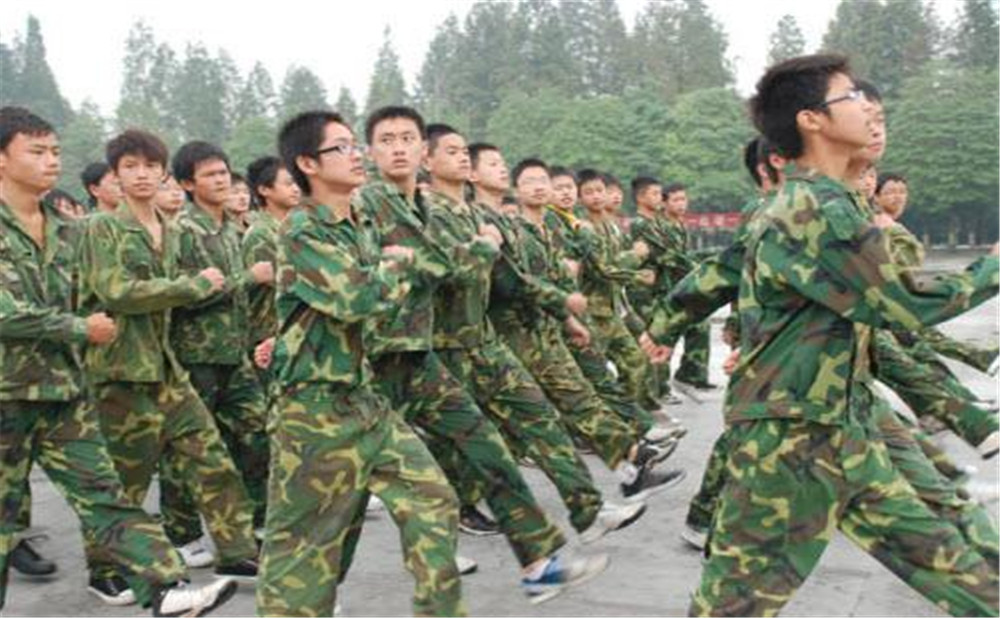 郫縣二中學(xué)費是多少？