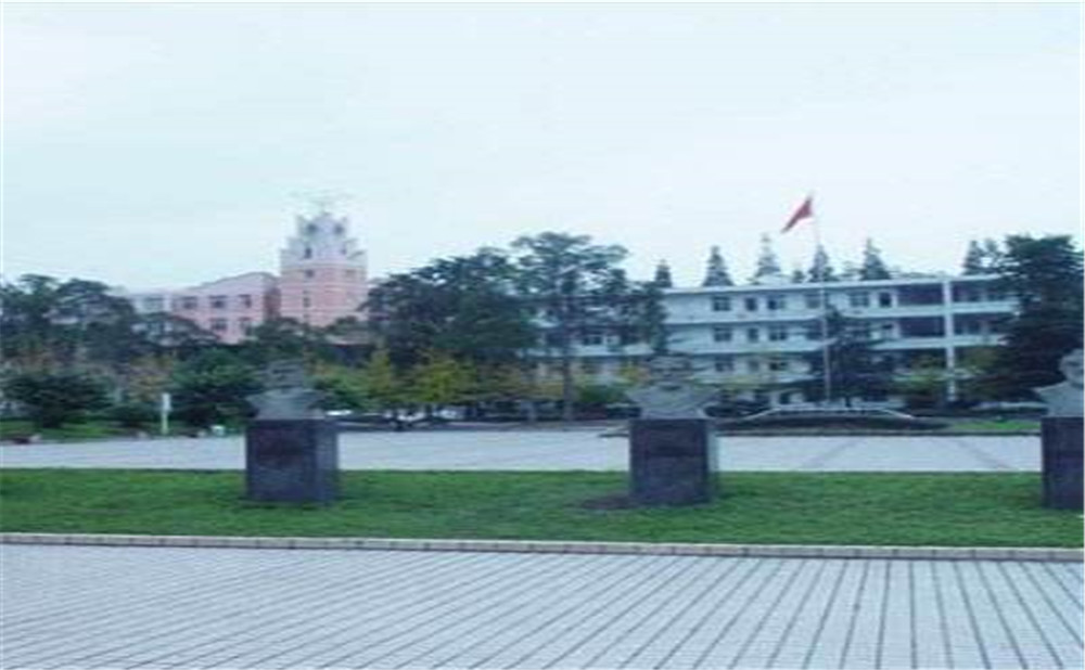郫縣二中高中宿舍怎么樣？