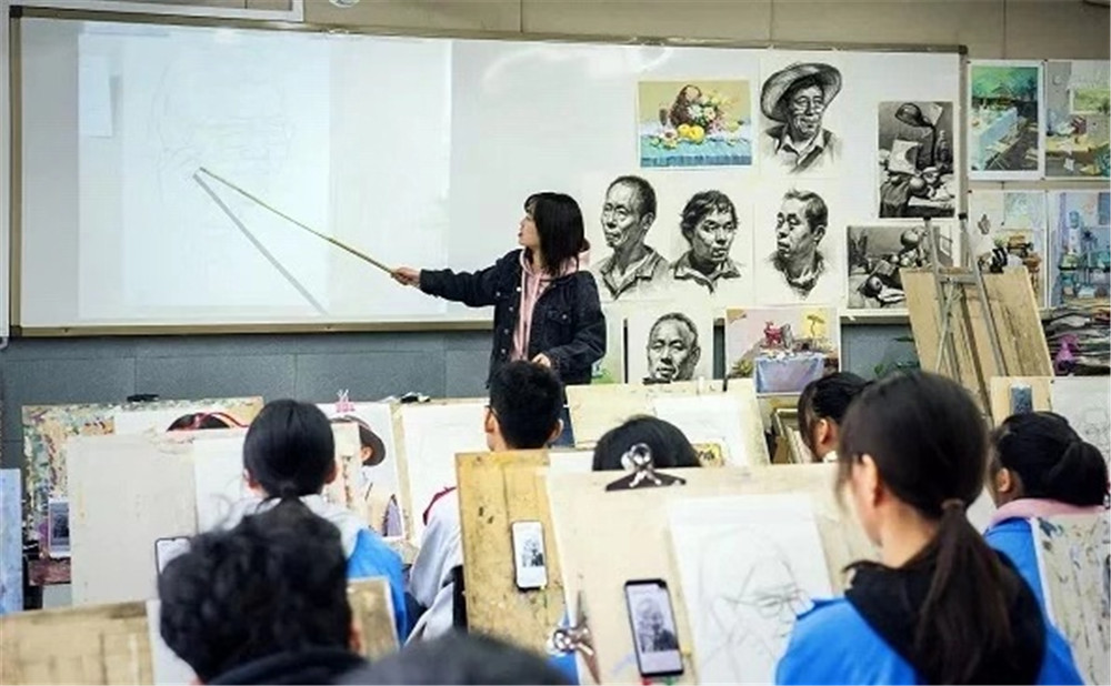 成都市第三中學(xué)錄取分?jǐn)?shù)是多少？