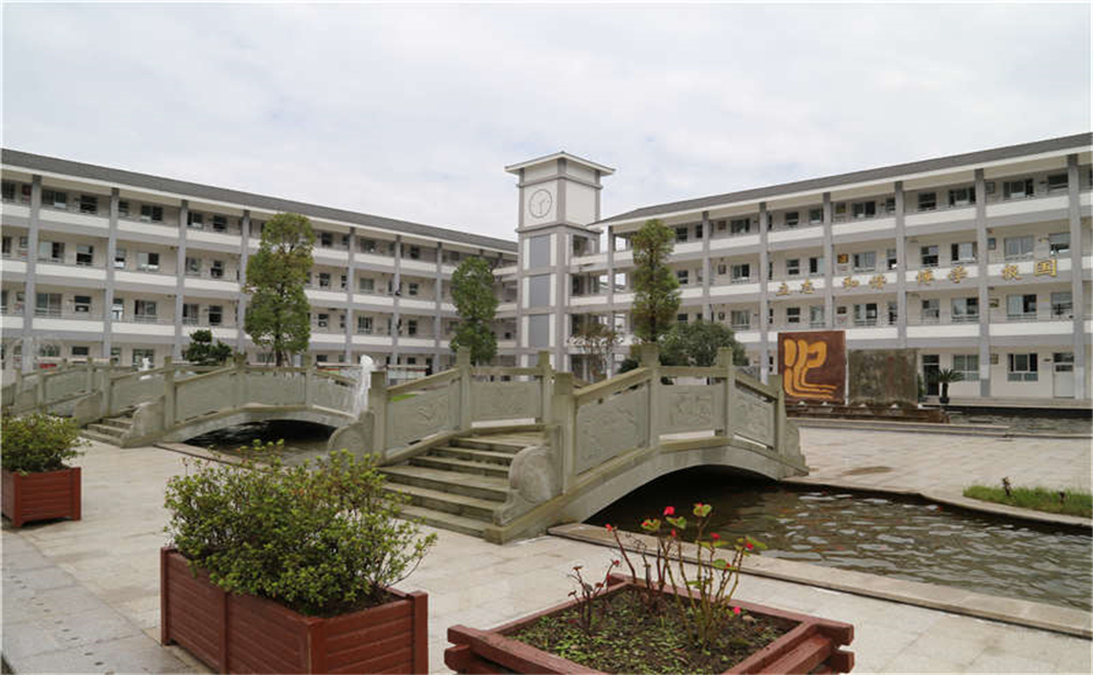 平樂(lè)中學(xué)的高中住宿怎么樣？