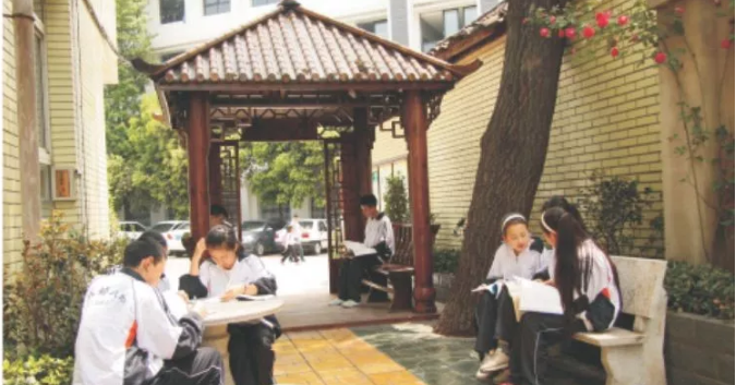 成都市第三十三中學的宿舍怎么樣？