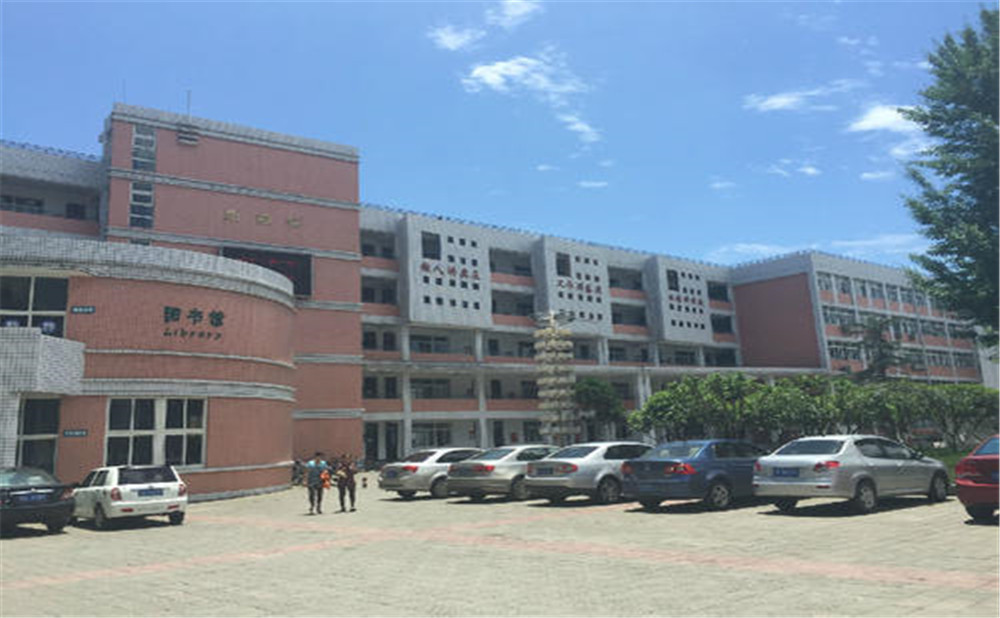 成都市籍田中學(xué)的宿舍怎么樣？