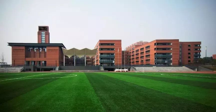 成都實(shí)驗(yàn)外國(guó)語(yǔ)學(xué)校高中一年的學(xué)費(fèi)是多少？